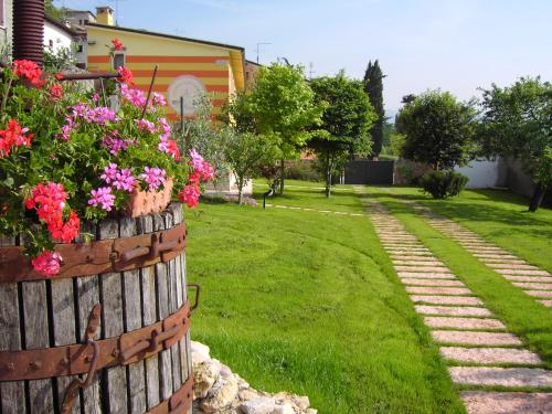 Taman di luar Agriturismo El Crear