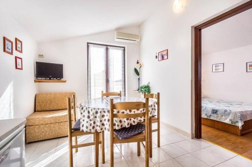 Apartments Karin – Photos 2