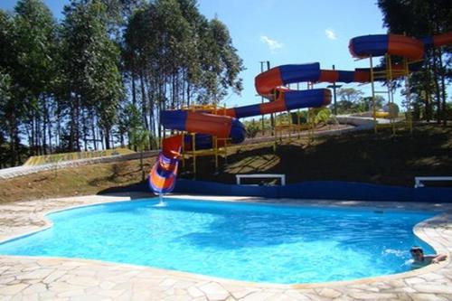 a large swimming pool with a water slide at Pousada Apice in São Luiz do Paraitinga