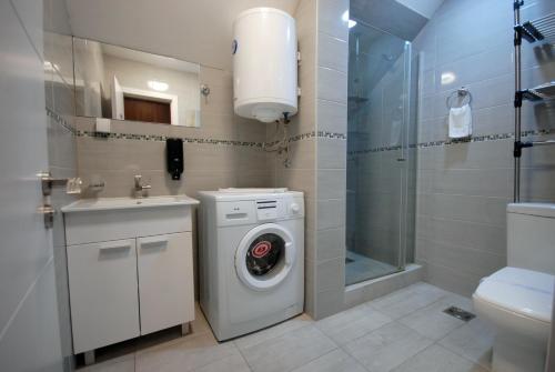 Ванна кімната в Franstal Apartments