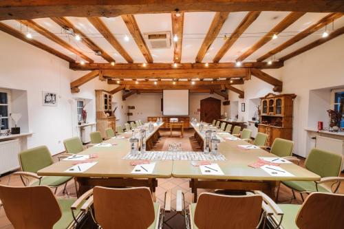 a large room with a long table and chairs at Jordan's Untermühle in Köngernheim