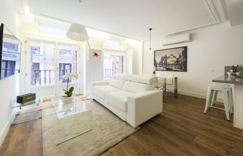 A bed or beds in a room at Atocha Peatonal - Barrio de las Letras