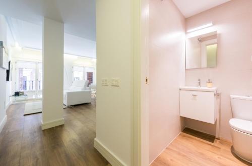 A bathroom at Atocha Peatonal - Barrio de las Letras