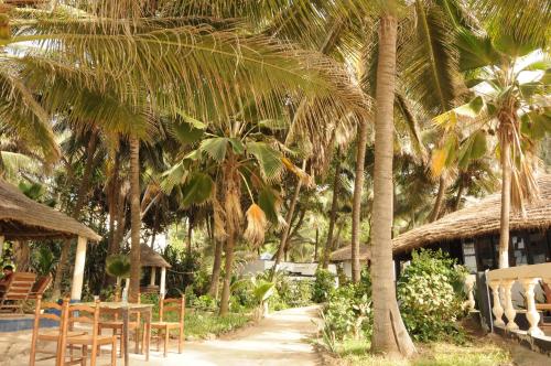 Jardín al aire libre en Leybato Beach Hotel