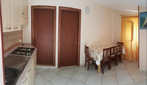 Kuchyň nebo kuchyňský kout v ubytování L' Arcobaleno Resort