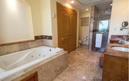 Gallery image of Suites at VDP Flamingos Beach Resort and Spa in Nuevo Vallarta