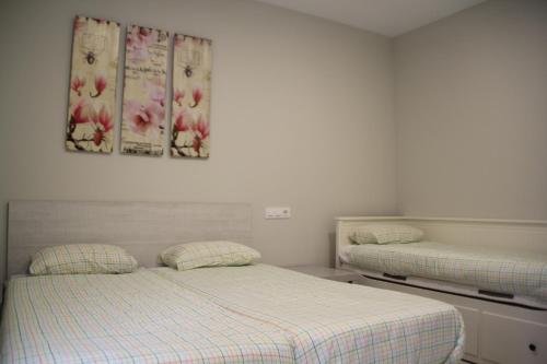 Ένα ή περισσότερα κρεβάτια σε δωμάτιο στο Apartamentos Logroño Centro
