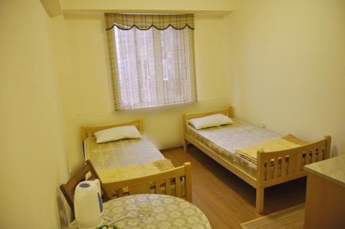 Säng eller sängar i ett rum på Armenia Hostel