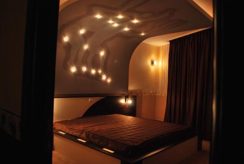 Postel nebo postele na pokoji v ubytování Spa Hotel Holiday