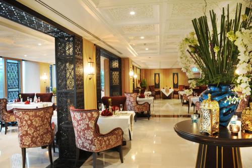 Seating area sa Al Meroz Hotel Bangkok - The Leading Halal Hotel