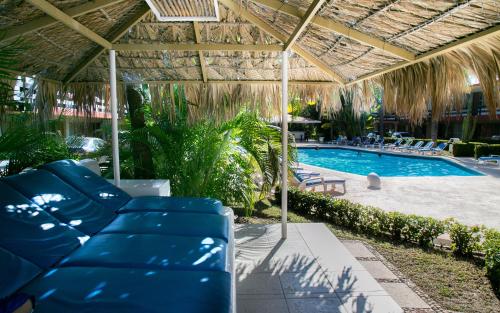 Πισίνα στο ή κοντά στο Hotel Bali-Hai Acapulco
