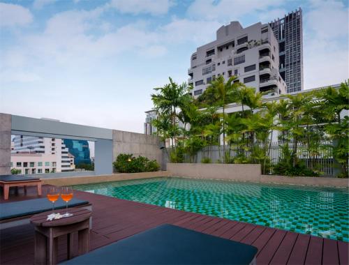 Bazén v ubytování Silom Lofts nebo v jeho okolí