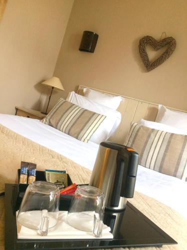 Ένα ή περισσότερα κρεβάτια σε δωμάτιο στο Cit'Hotel des Messageries