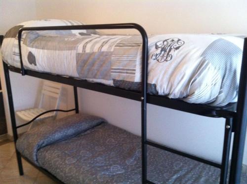 Apartment Cara Sibilla tesisinde bir ranza yatağı veya ranza yatakları