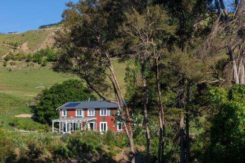 a red house in the middle of a hill at The Pear Orchard Lodge in Richmond