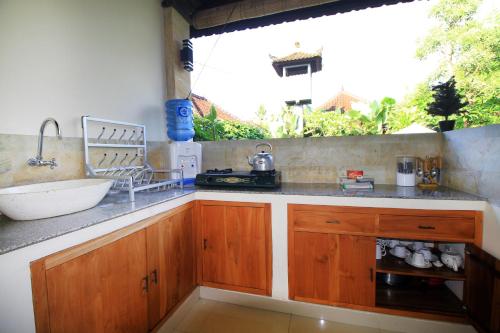 Private Villa Wayan tesisinde mutfak veya mini mutfak
