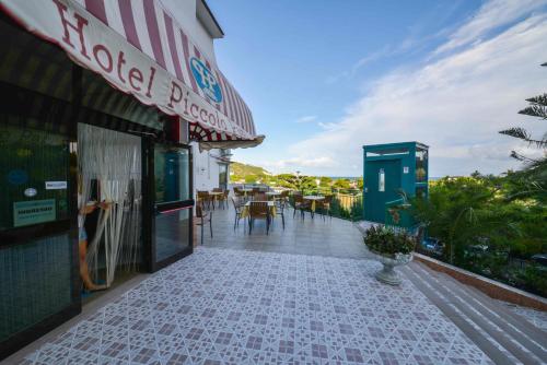 a walkway outside of a building with a restaurant at Hotel Piccolo Paradiso in Peschici