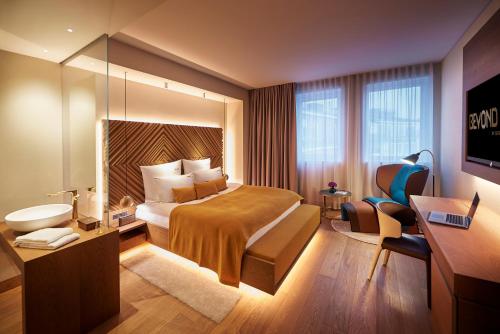 Ein Bett oder Betten in einem Zimmer der Unterkunft BEYOND by Geisel