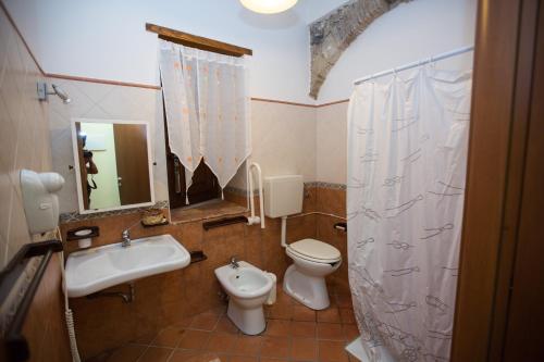 Vonios kambarys apgyvendinimo įstaigoje La Casa Del Priore