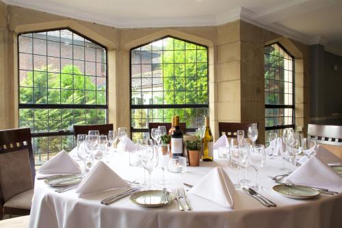 Nápoje v ubytování Stonehouse Court Hotel - A Bespoke Hotel