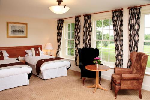 Ένα ή περισσότερα κρεβάτια σε δωμάτιο στο Donnington Grove Hotel & Golf Club