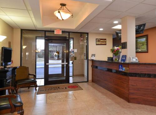 an office with a lobby with a reception desk at Baymont by Wyndham Grovetown Augusta in Augusta