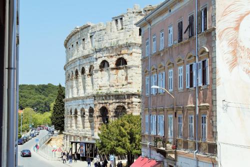 Amphitheatre Apartments