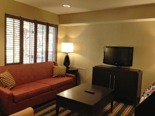Μια τηλεόραση ή/και κέντρο ψυχαγωγίας στο Extended Stay America Suites - Boston - Waltham - 32 4th Ave