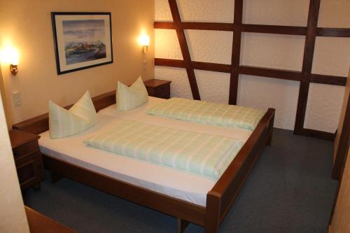 Ein Bett oder Betten in einem Zimmer der Unterkunft Landgasthof Schuck