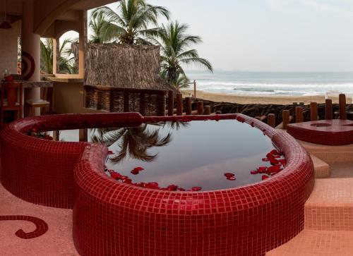 A piscina localizada em Hotel Villas Punta Blanca ou nos arredores