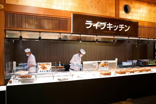 旅館の敷地内または近くでの食事または食べ物
