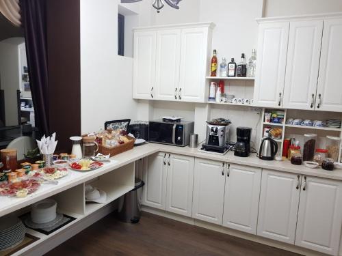 Η κουζίνα ή μικρή κουζίνα στο Prestige Hotel