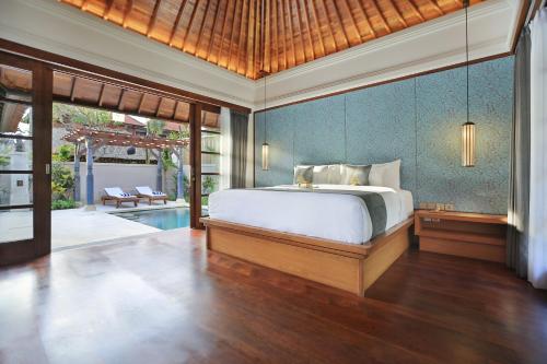 Una cama o camas en una habitación de The Alantara Sanur