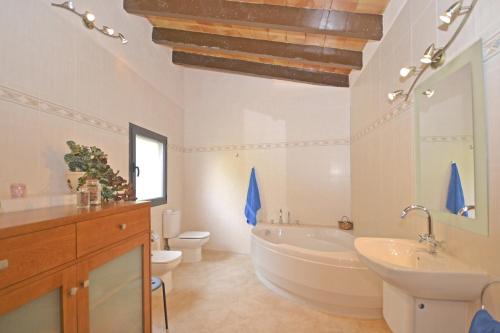 Bathroom sa Villa Victori