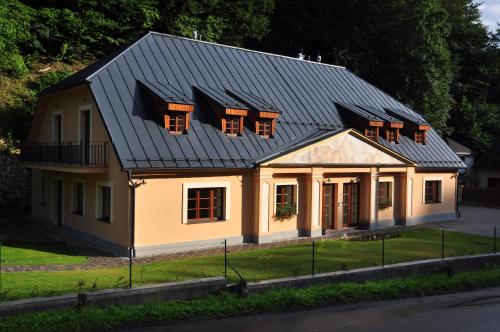 a house with a metal roof on top of it at Apartmány Weissov Dom in Banská Štiavnica