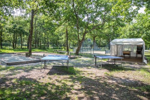 Gallery image of Camping Les Chèvrefeuilles in Royan