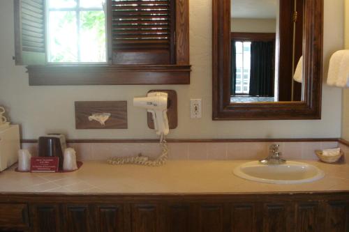 Un baño de Sequim West Inn