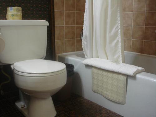 Un baño de Sequim West Inn