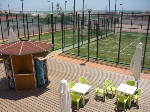 Tenis a/nebo squash v ubytování Albergue Inturjoven Punta Umbría nebo okolí