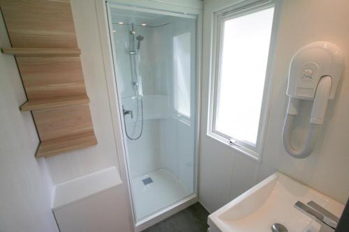 a bathroom with a shower and a sink at Camping Joan Bungalow Park in Cambrils