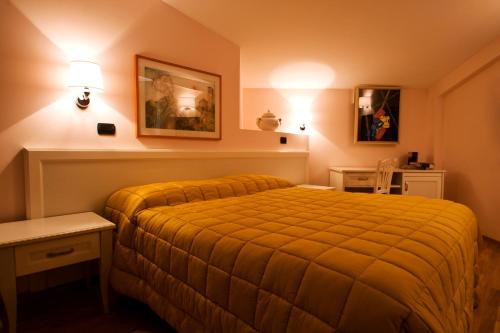 Postel nebo postele na pokoji v ubytování Albergo Ristorante Siro