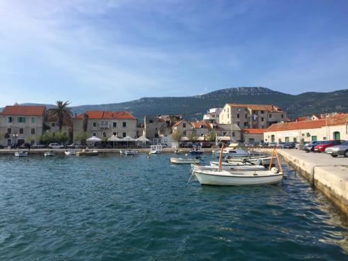 Luxury Villa with Heated Pool near Beach & Split