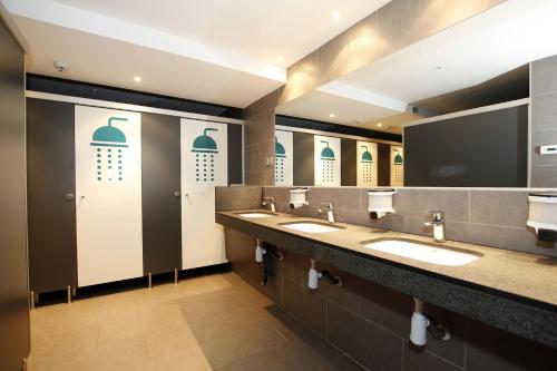 Mountain Hostel Tarter tesisinde bir banyo