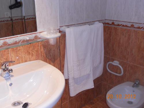 Koupelna v ubytování Hostal Restaurante Hermanos Zamora