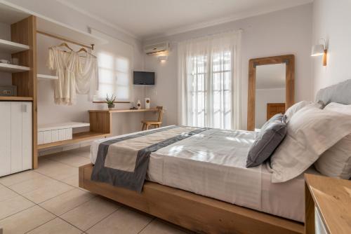 a bedroom with a large bed and a bathroom at Konstantinos in Adamantas