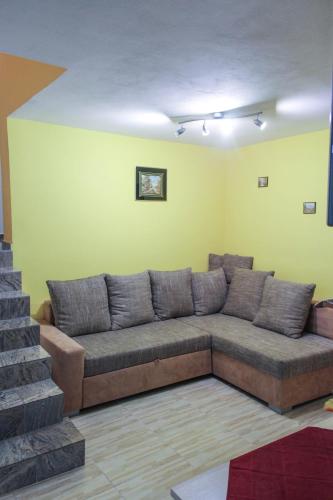 a living room with a couch and a yellow wall at Apartmán Marta in Banka
