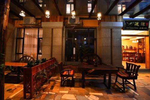 a restaurant with a table and chairs in a building at T&T Story Hotel (Xi Gong Pier) in Kunming