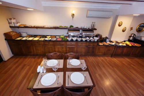 Makanan di atau berdekatan hotel
