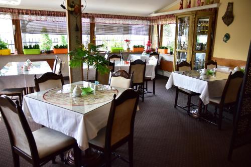Restaurace v ubytování Garni Hotel Lav