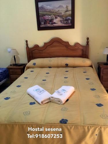 Hostal Seseñaにあるベッド